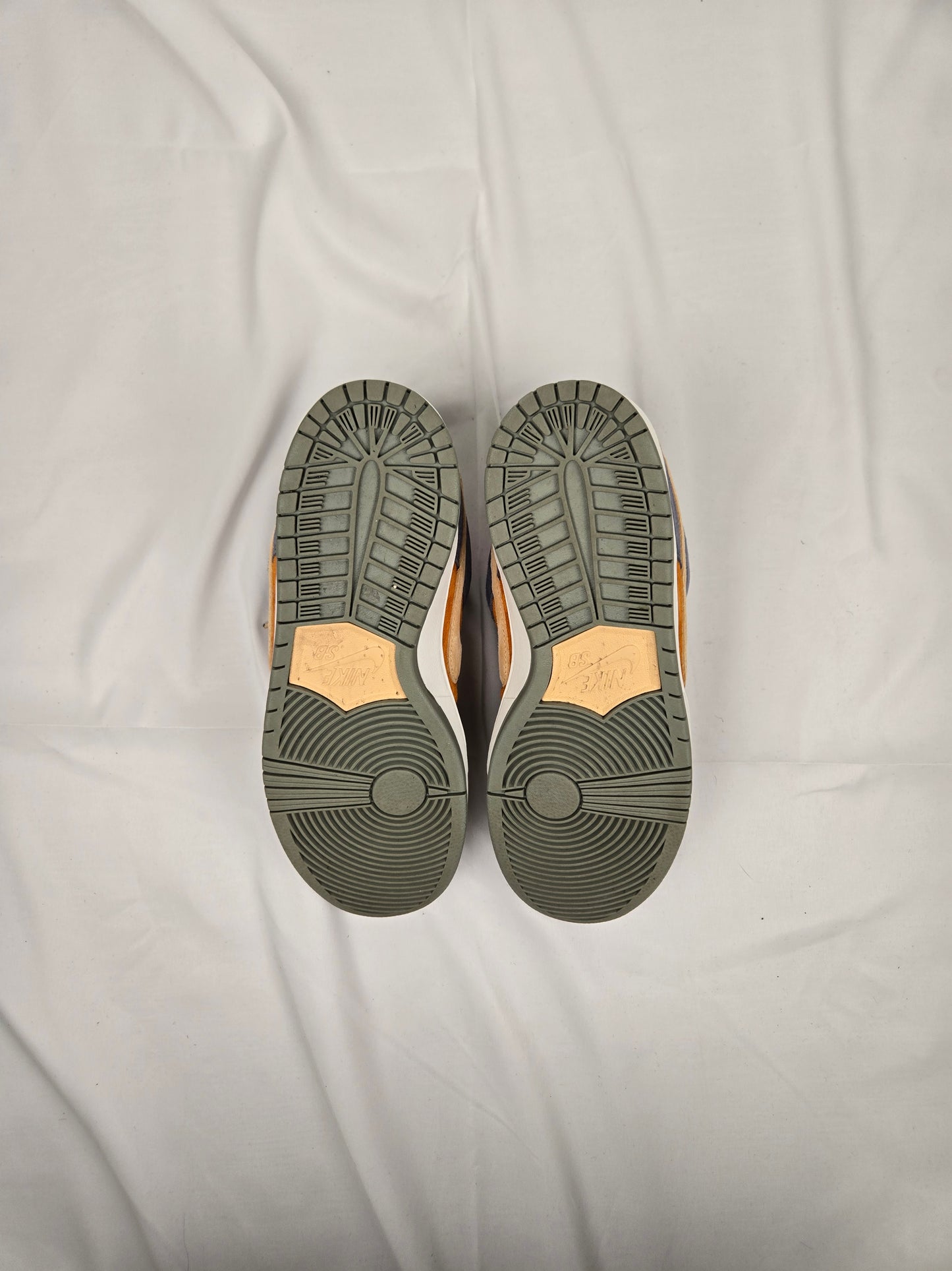 Nike SB Dunk Low 'Light Carbon Monarch'