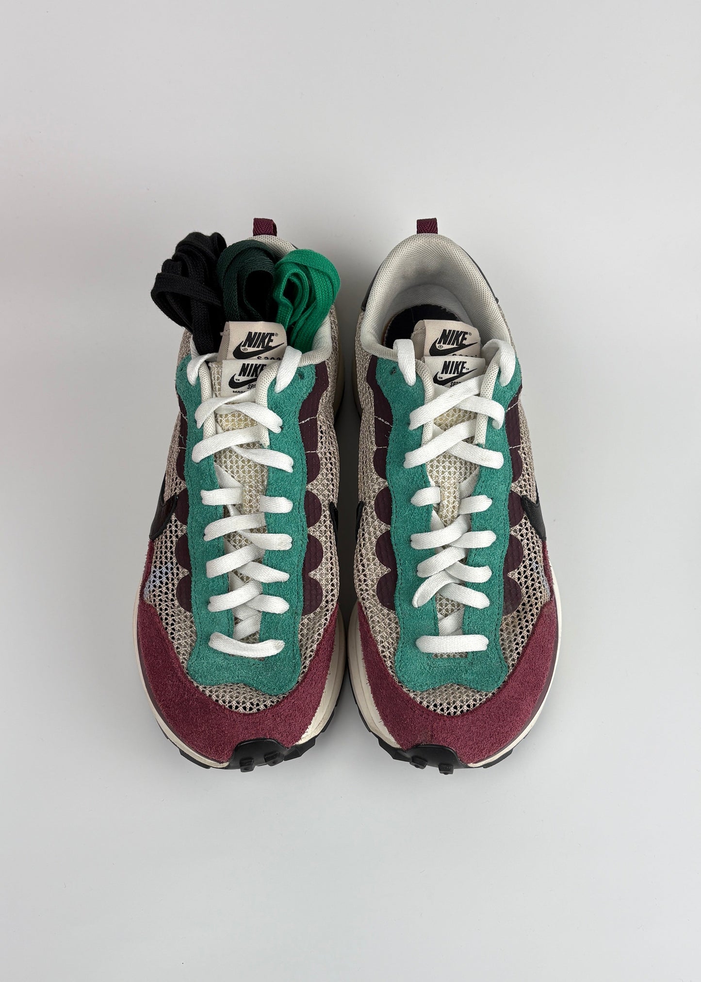 Nike Vaporwaffle 'sacai Villain Red Neptune Green'