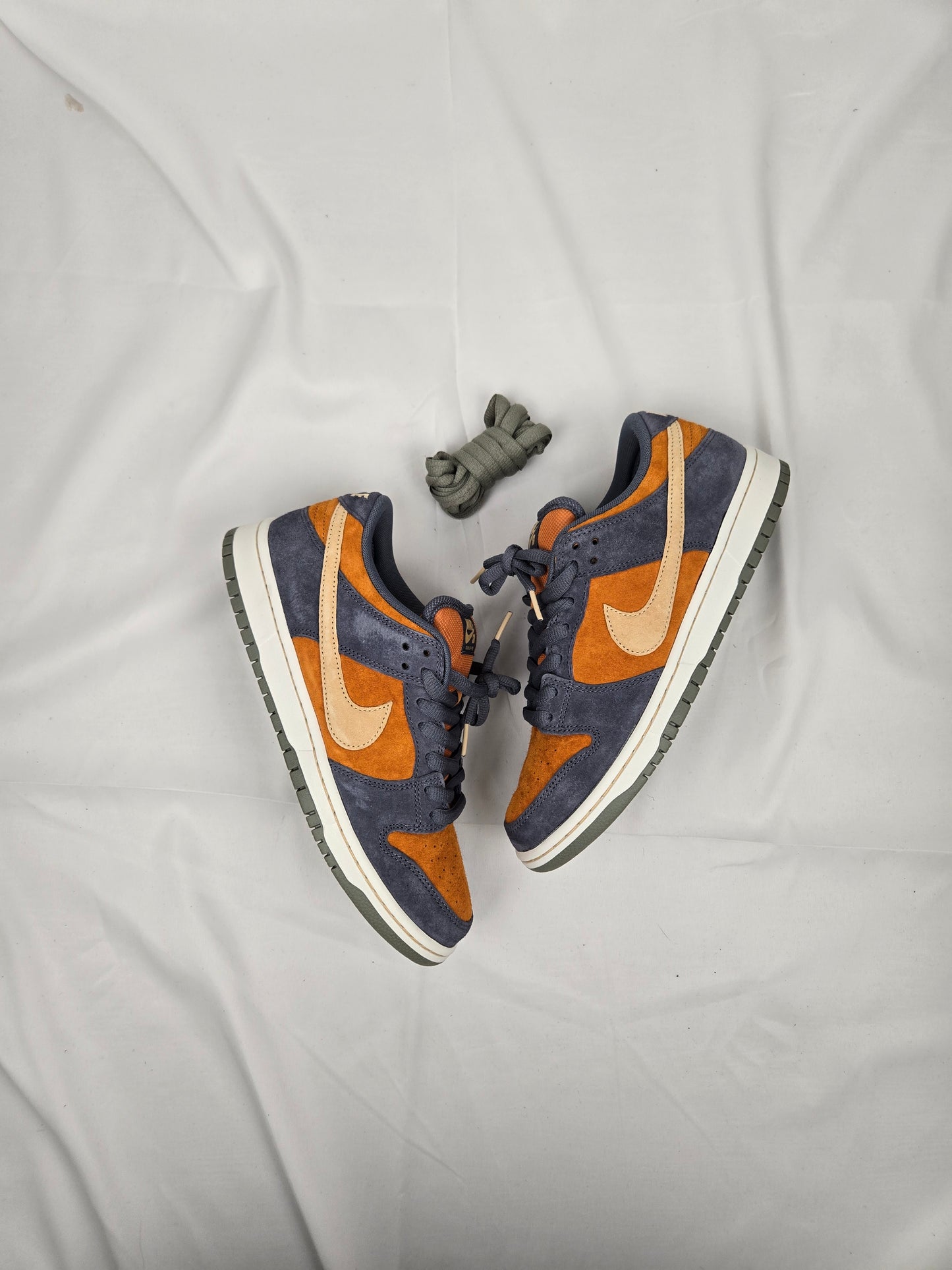 Nike SB Dunk Low 'Light Carbon Monarch'