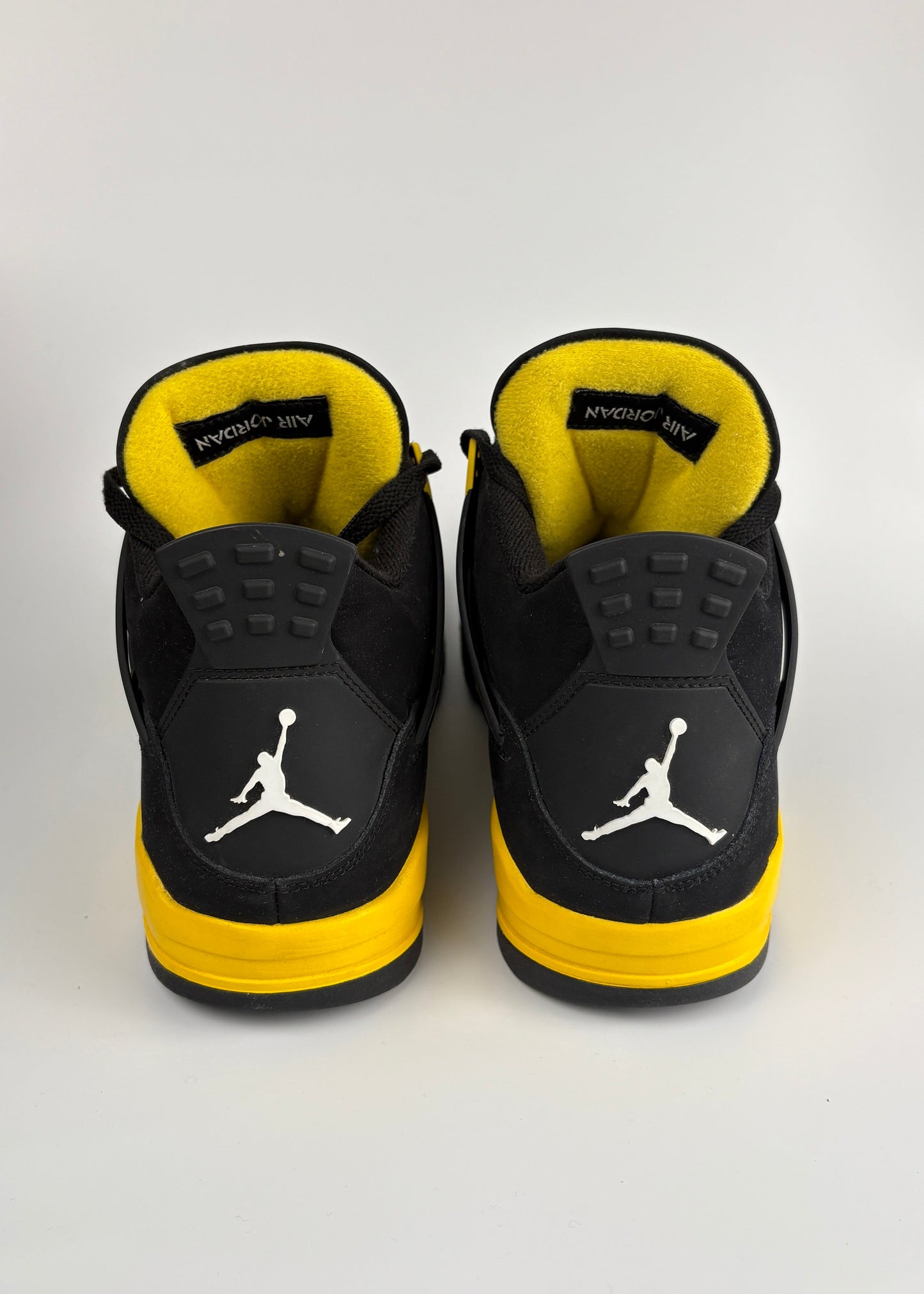 Jordan 4 Retro Thunder (2023)