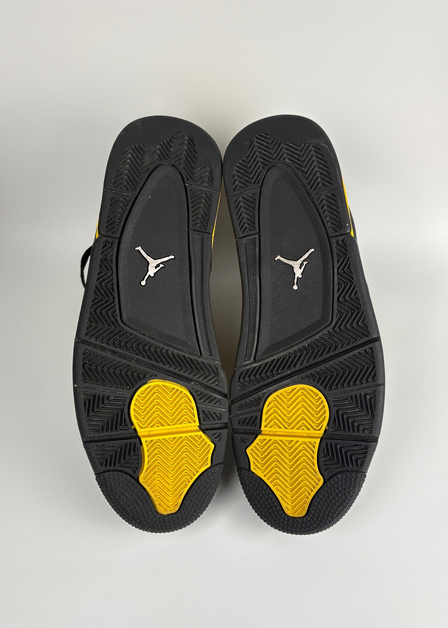 Jordan 4 Retro Thunder (2023)