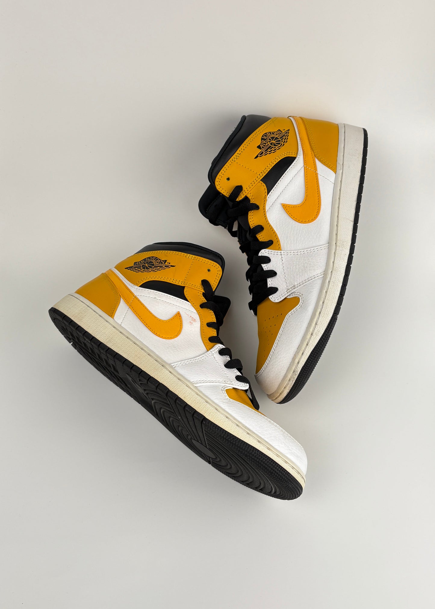 Jordan 1 Mid 'University Gold'