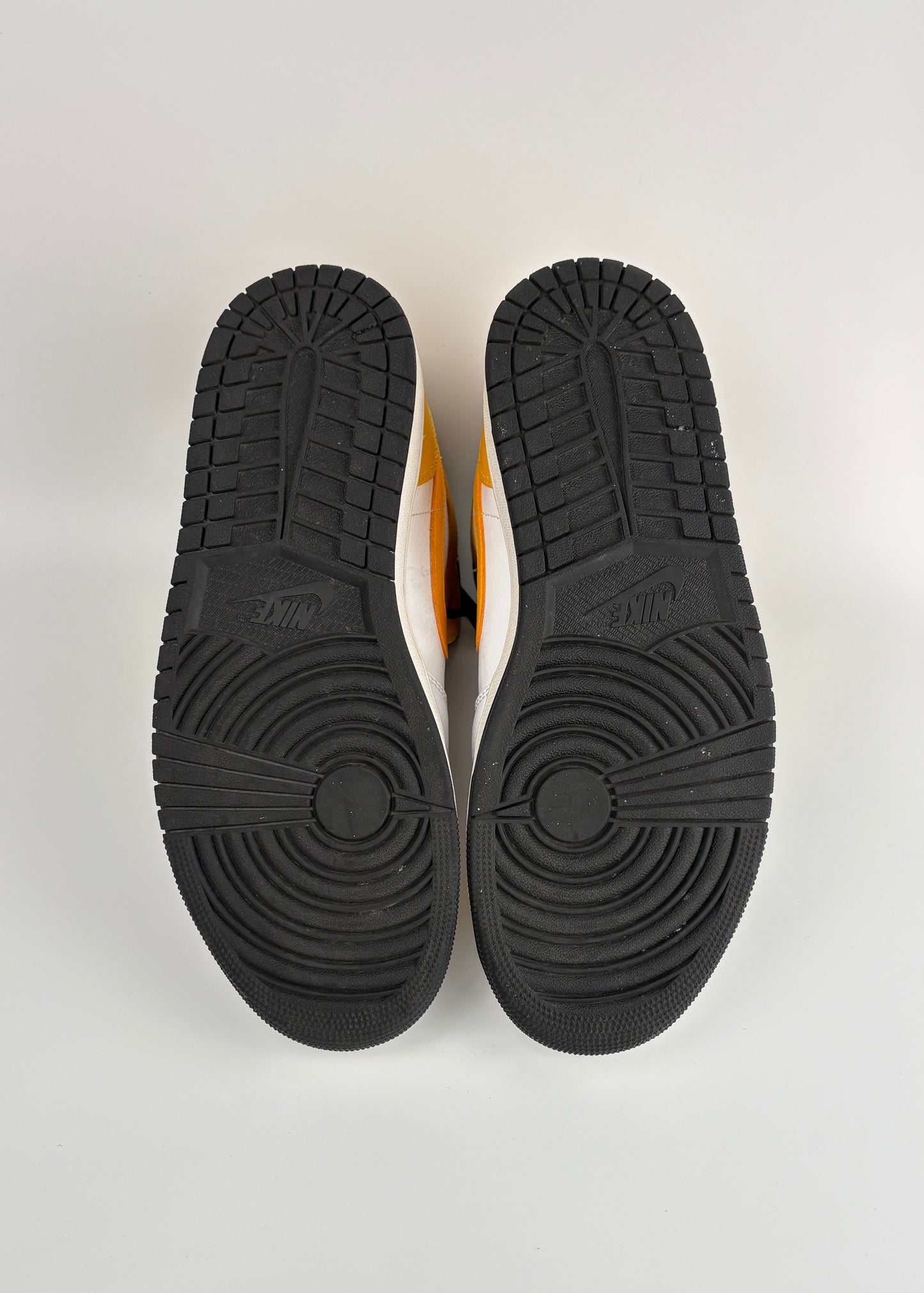 Jordan 1 Mid 'University Gold'