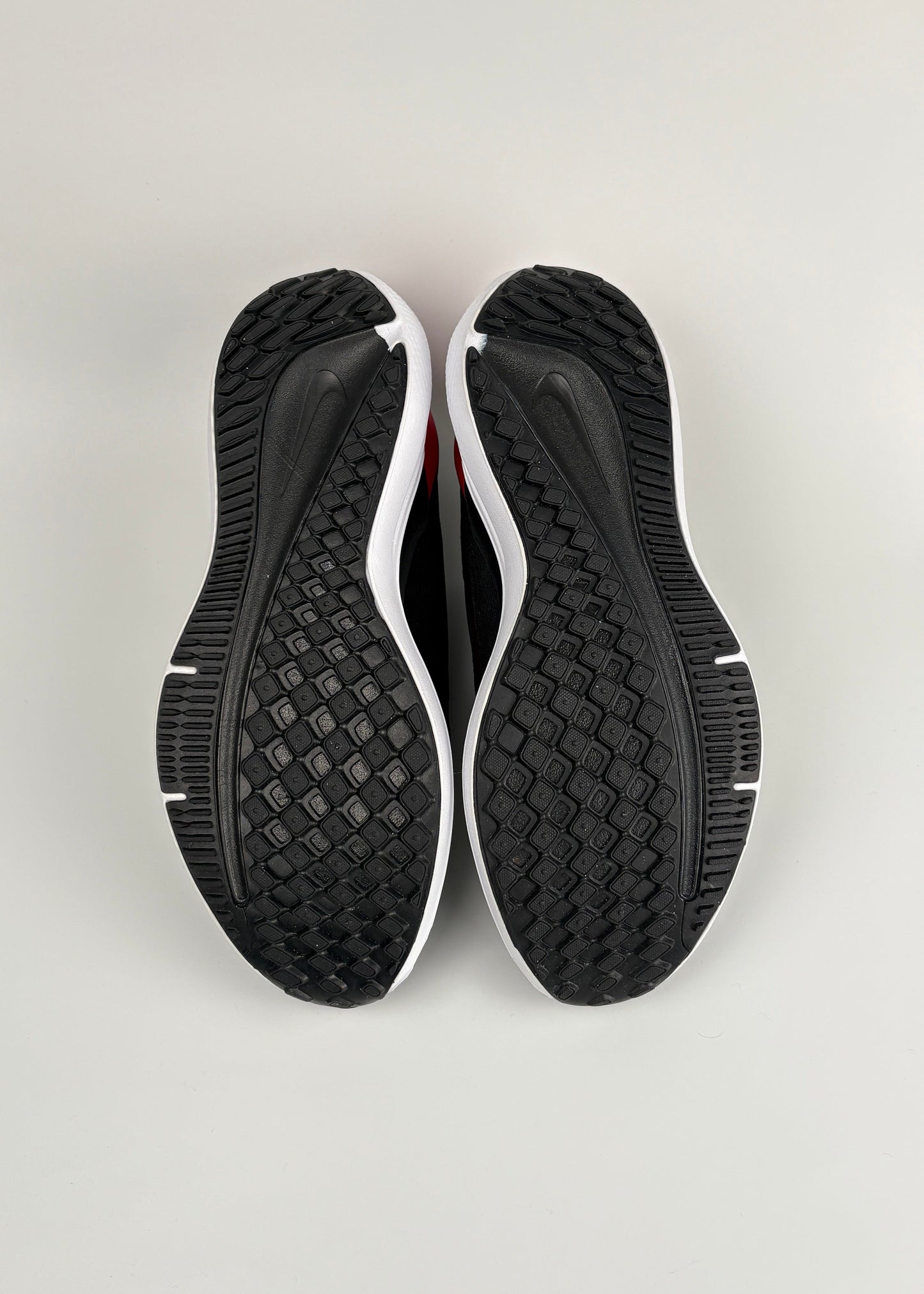 Nike Air Winflo 9 'Black University Red'